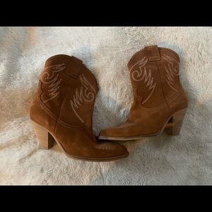 Cowgirl boots. Real suede/leather. Worn twice. Perfect condition.